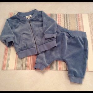 Gymboree velour 2pc. Size 0-3M.